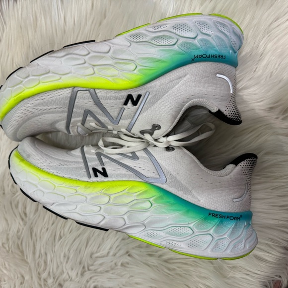 New Balance Fresh Foam X More v4 - Picture 8 of 14